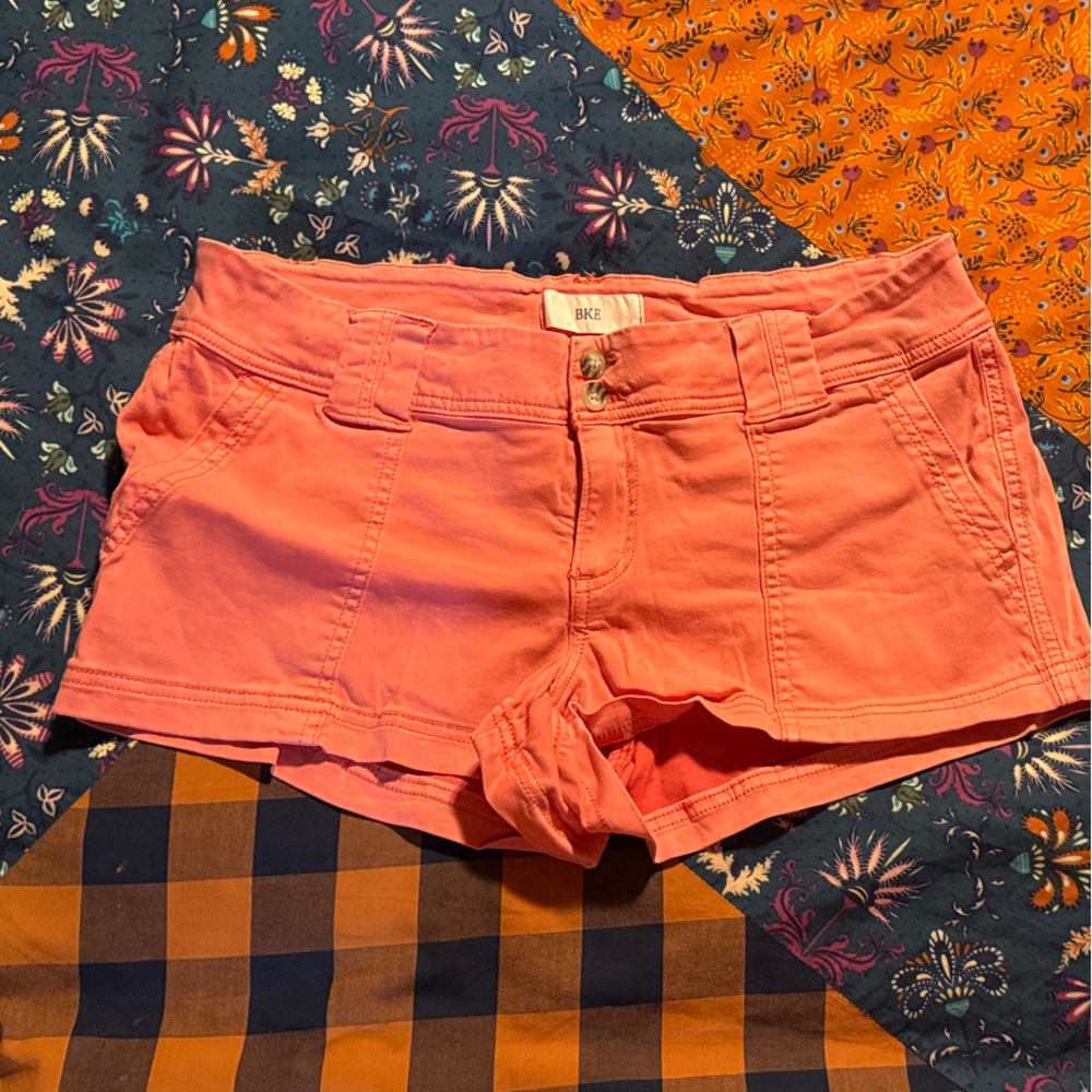 Buckle Orange Melon Women's Shorts